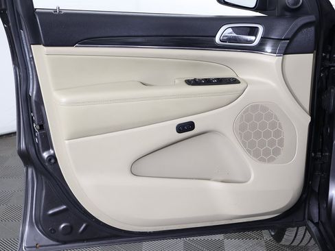 Used 2021 Jeep Grand Cherokee Limited image 22