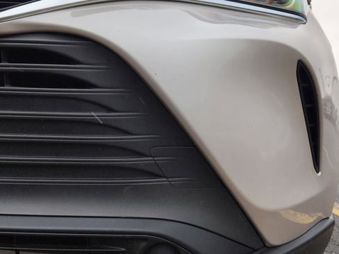 Used 2022 Toyota Venza LE image 11