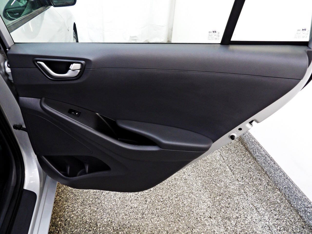 Used 2018 Hyundai Ioniq Blue FWD image 12
