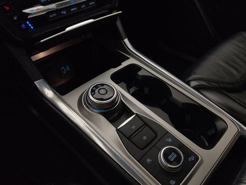 Used 2020 Ford Explorer Platinum w/ Premium Technology Package AWD/4WD image 26