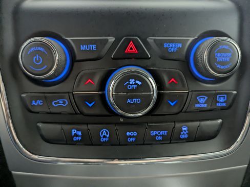 Used 2018 Jeep Grand Cherokee Laredo AWD/4WD image 18