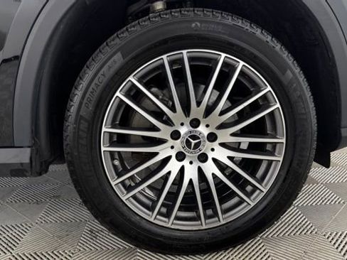 Used 2024 Mercedes-Benz GLC 300 4MATIC image 23