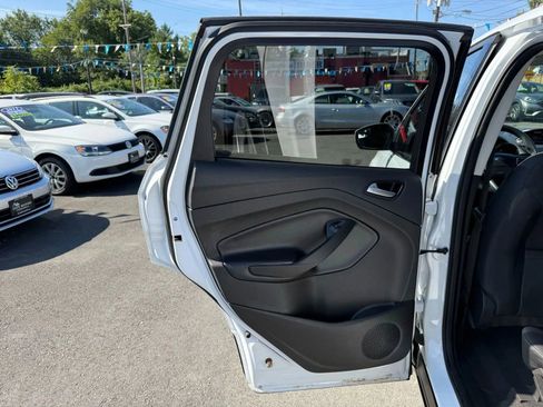 Used 2017 Ford Escape SE image 44