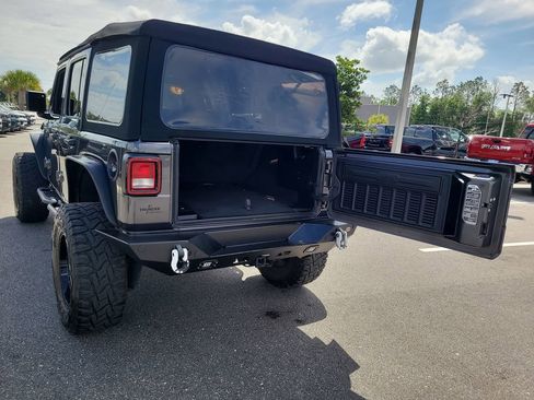 Used 2019 Jeep Wrangler Unlimited Sport S image 7