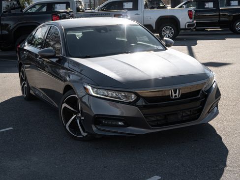 Used 2018 Honda Accord Sport image 2