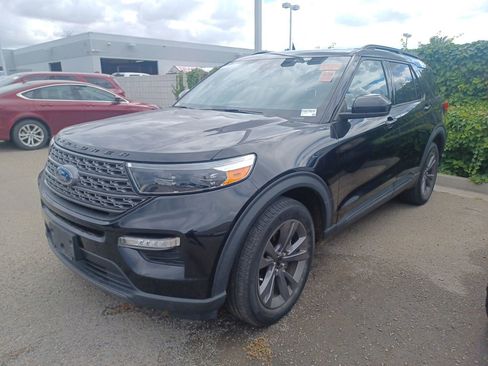 Used 2023 Ford Explorer XLT w/ Equipment Group 202A AWD/4WD image 1
