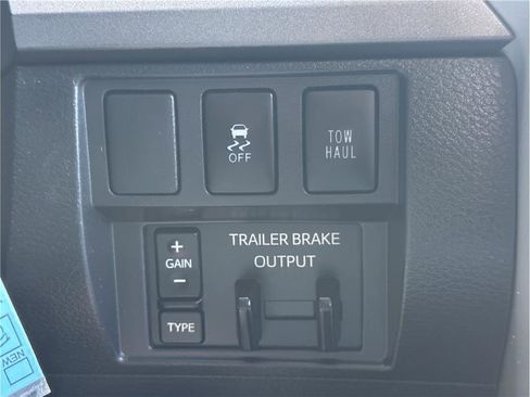 Used 2016 Toyota Tundra SR5 w/ TRD Off Road Package AWD/4WD image 28
