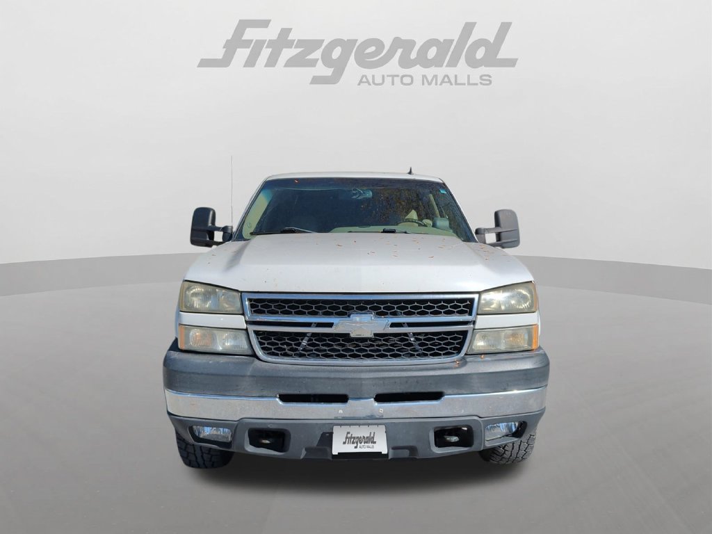 Used 2006 Chevrolet Silverado 2500 LT w/ Heavy-Duty Power Package AWD/4WD image 2