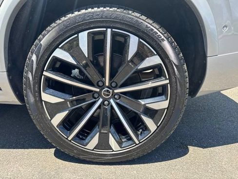 Certified 2025 Volvo XC90 B6 Plus AWD/4WD image 9