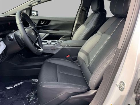 Certified 2025 Cadillac Optiq Luxury 2 w/ LPO, Floor Liner Package image 2