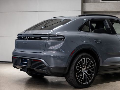 Used 2025 Porsche Macan Electric RWD image 25