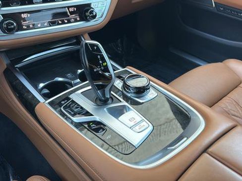 Used 2021 BMW 750i xDrive w/ Luxury Rear Seating Package AWD/4WD image 21