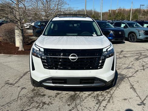 New 2026 Nissan Pathfinder SL w/ SL Premium Package AWD/4WD image 2