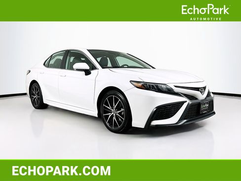 Used 2024 Toyota Camry SE image 1