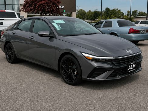 New 2026 Hyundai Elantra SEL Sport FWD image 3