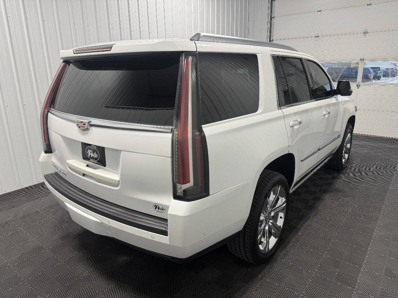 Used 2019 Cadillac Escalade Premium Luxury AWD/4WD image 3