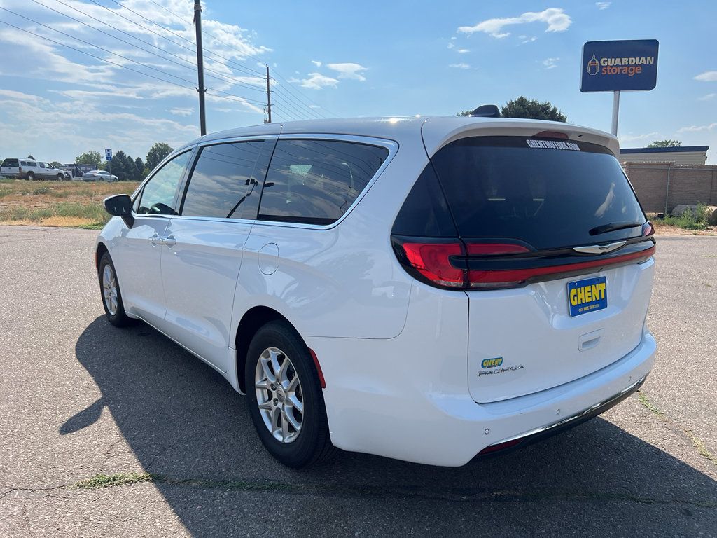 Used 2023 Chrysler Pacifica Touring-L FWD image 20