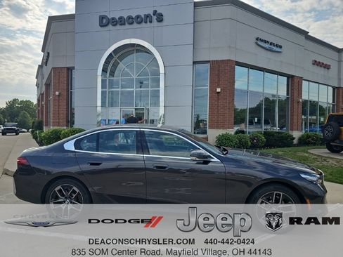 Used 2026 BMW 530i xDrive w/ Premium Package AWD/4WD image 1
