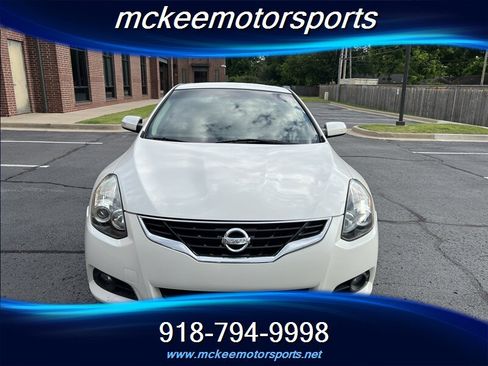 Used 2012 Nissan Altima 3.5 SR w/ Technology Pkg FWD image 2