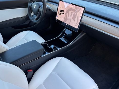 Used 2020 Tesla Model 3 Long Range image 15