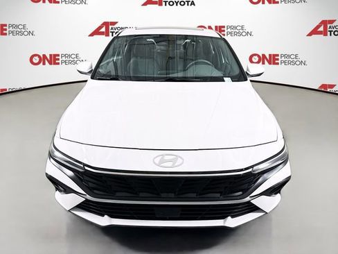Used 2025 Hyundai Elantra SEL FWD image 2