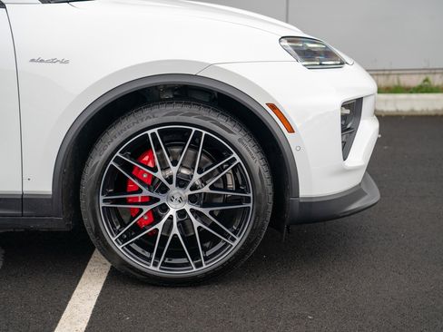 New 2026 Porsche Macan 4S Electric AWD/4WD image 9