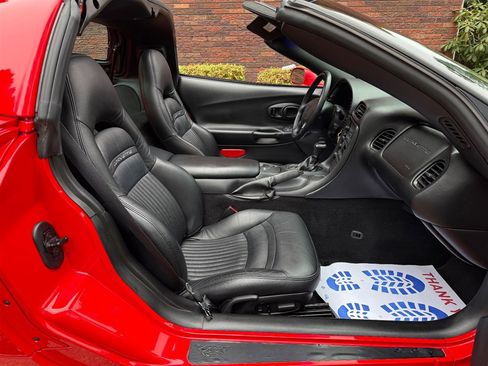 Used 2004 Chevrolet Corvette Coupe w/ Roof Package image 58