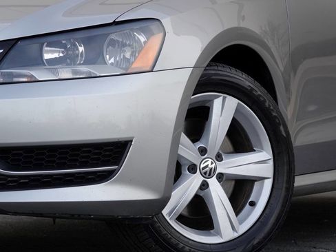 Used 2012 Volkswagen Passat TDI SE FWD image 9