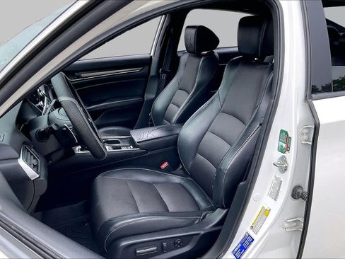 Used 2018 Honda Accord Sport image 8
