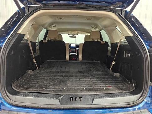 Used 2020 Ford Explorer XLT w/ Equipment Group 202A AWD/4WD image 34