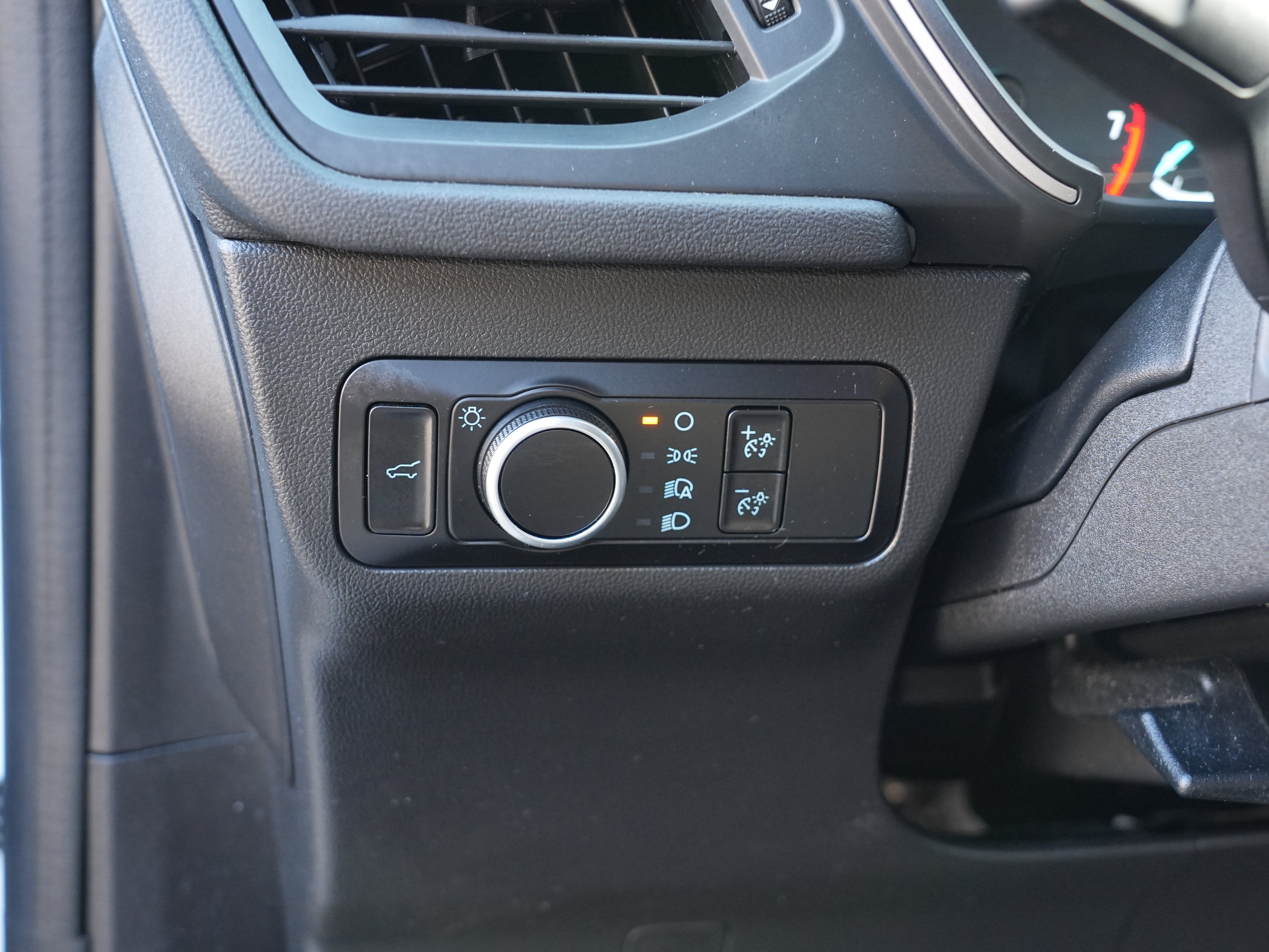 Used 2022 Ford Escape SE w/ SE Sport Appearance Package AWD/4WD image 19