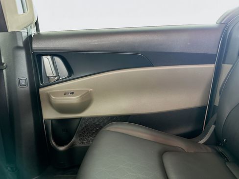 Used 2026 Kia Carnival FWD image 31