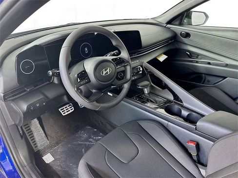 New 2025 Hyundai Elantra SEL image 13