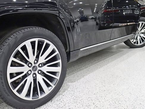 Used 2024 Jeep Grand Wagoneer Series III image 12