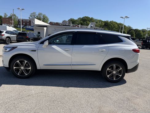Used 2021 Buick Enclave Essence w/ Sport Touring Edition FWD image 4