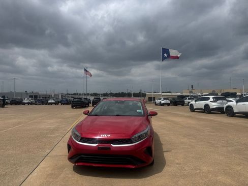 Used 2023 Kia Forte LXS FWD image 6