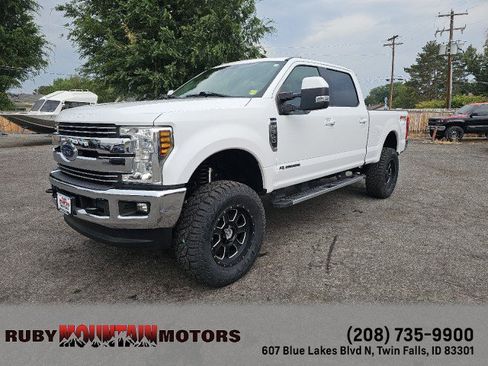 Used 2018 Ford F250 Lariat w/ Lariat Ultimate Package AWD/4WD image 3