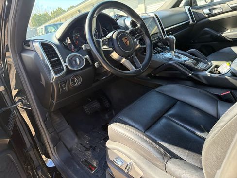 Used 2018 Porsche Cayenne AWD/4WD image 13