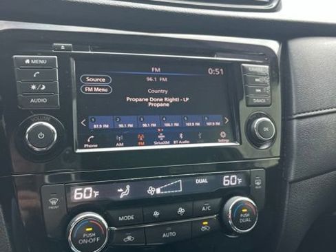 Used 2019 Nissan Rogue SV AWD/4WD image 48