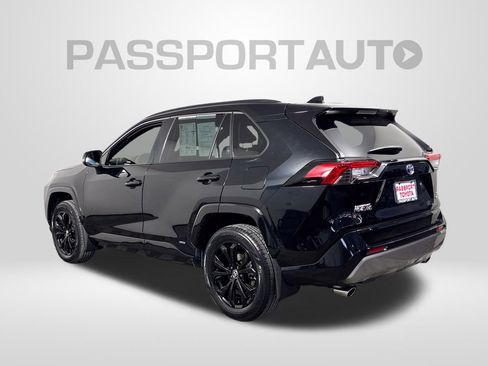 Certified 2022 Toyota RAV4 SE image 3