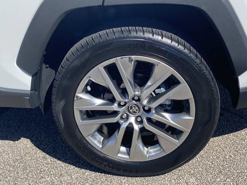 Used 2023 Toyota RAV4 XLE Premium image 15