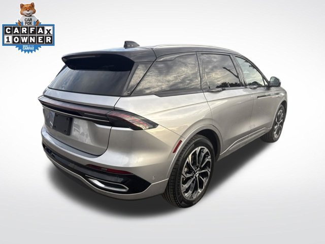 Used 2024 Lincoln Nautilus Reserve AWD/4WD image 11