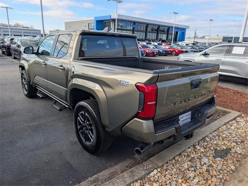 Used 2025 Toyota Tacoma TRD Sport image 3