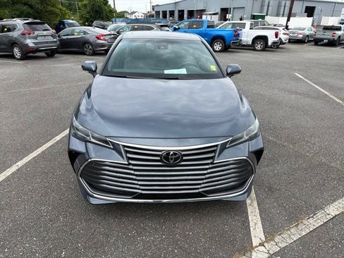 Used 2020 Toyota Avalon Limited FWD image 2