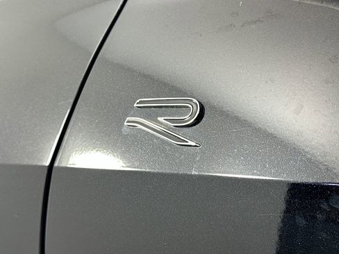 Used 2025 Volkswagen Tiguan SEL R-Line image 28