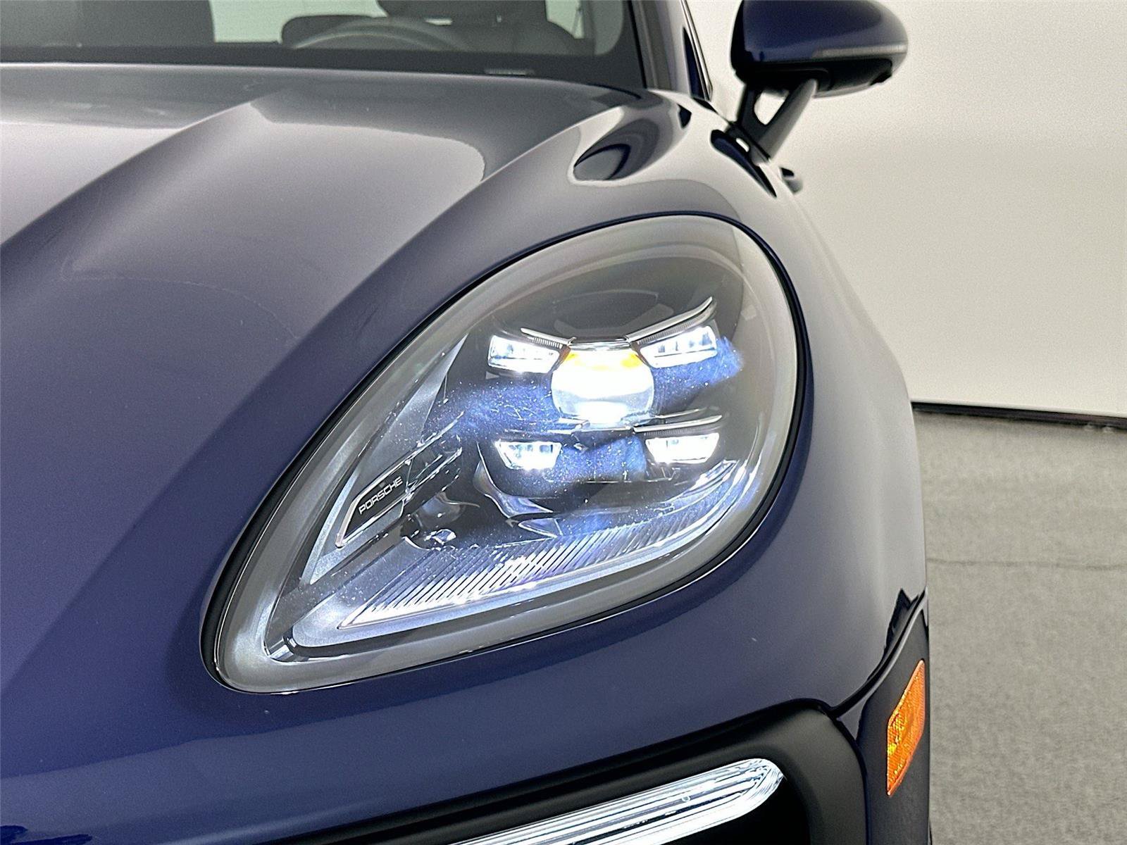 Certified 2026 Porsche Macan AWD/4WD image 15