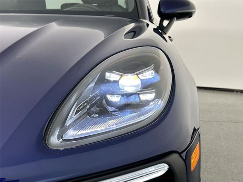 Certified 2026 Porsche Macan AWD/4WD image 15