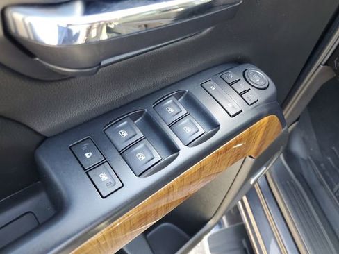 Used 2014 GMC Sierra 1500 SLT w/ SLT Crew Cab Value Package image 9