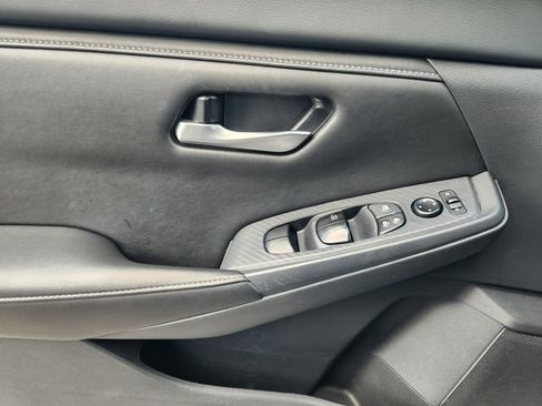 Used 2025 Nissan Sentra SV FWD image 21