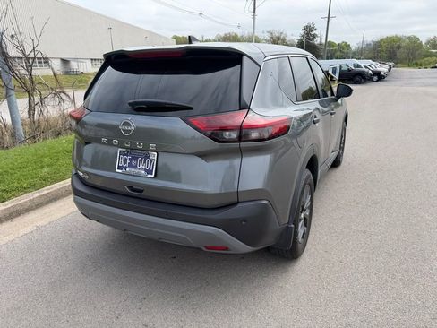 Used 2022 Nissan Rogue S FWD image 3